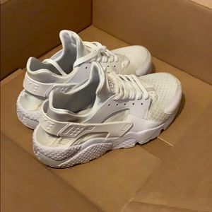 Size 9.5 all White huaraches